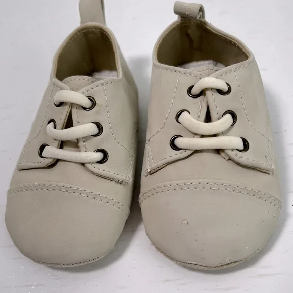 GAP - crib shoes - neutral size 6-12 months - Picture 7 of 9